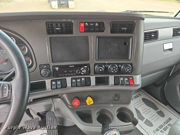 image for item EM7344 2017 Kenworth T680 semi truck