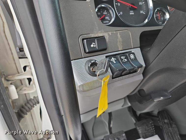 image for item EM7344 2017 Kenworth T680 semi truck