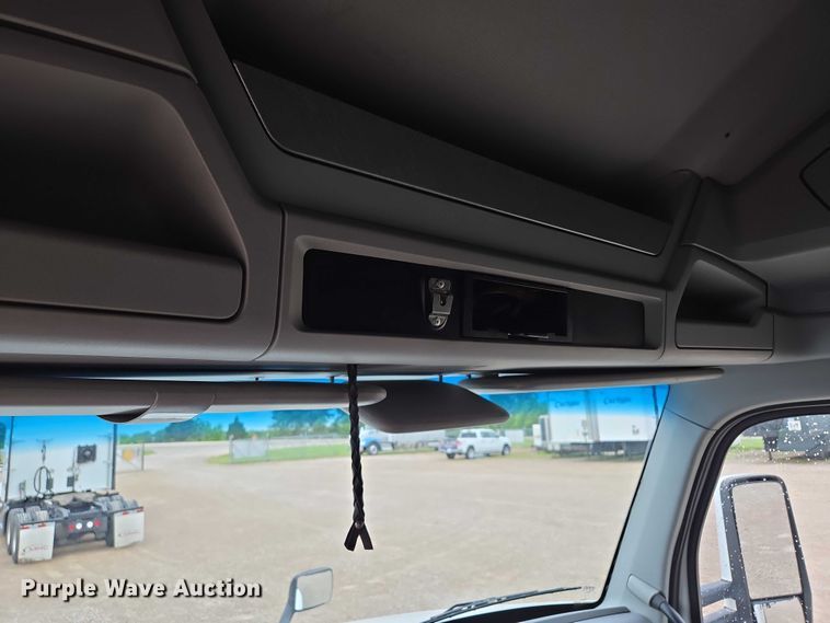 image for item EM7344 2017 Kenworth T680 semi truck