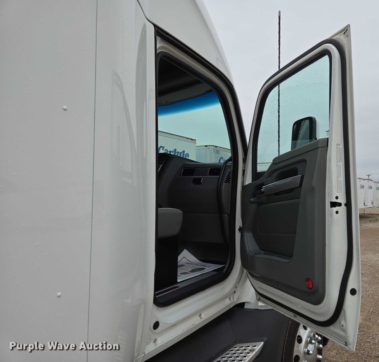 image for item EM7344 2017 Kenworth T680 semi truck