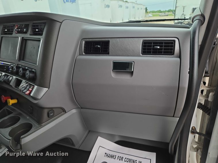 image for item EM7344 2017 Kenworth T680 semi truck