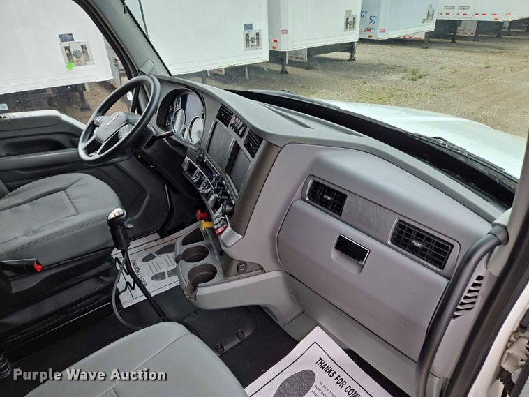 image for item EM7344 2017 Kenworth T680 semi truck