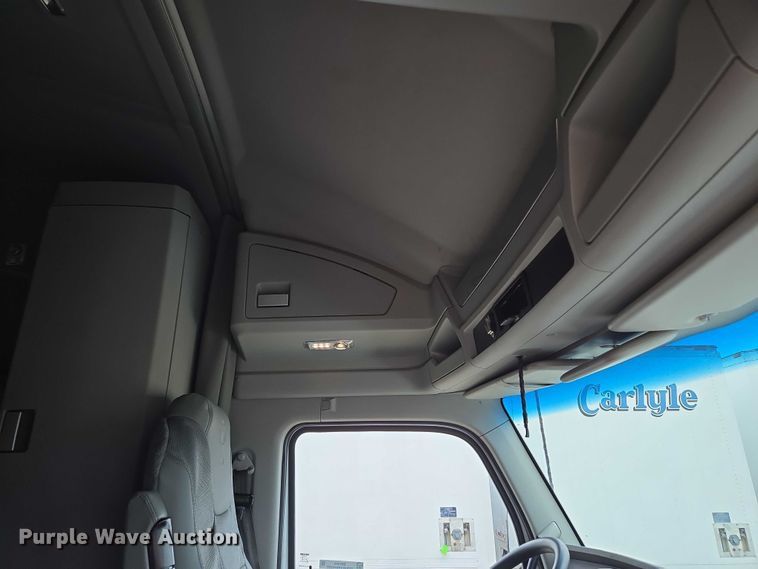 image for item EM7344 2017 Kenworth T680 semi truck