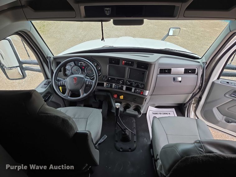 image for item EM7344 2017 Kenworth T680 semi truck