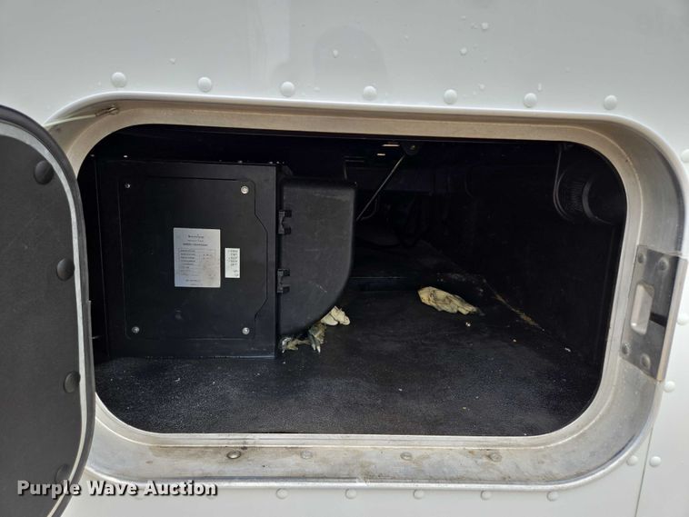 image for item EM7344 2017 Kenworth T680 semi truck