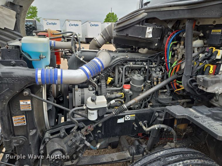 image for item EM7344 2017 Kenworth T680 semi truck