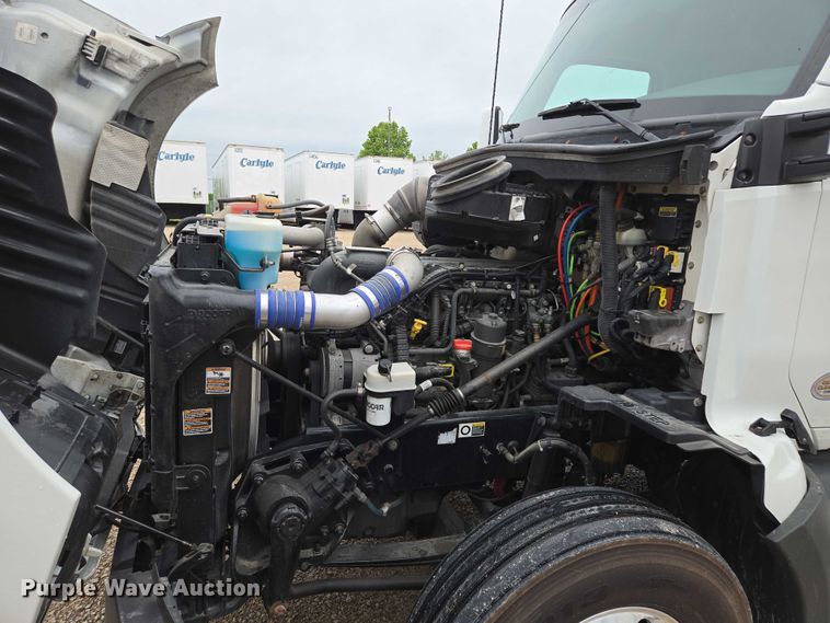 image for item EM7344 2017 Kenworth T680 semi truck