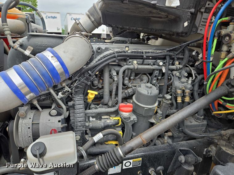 image for item EM7344 2017 Kenworth T680 semi truck