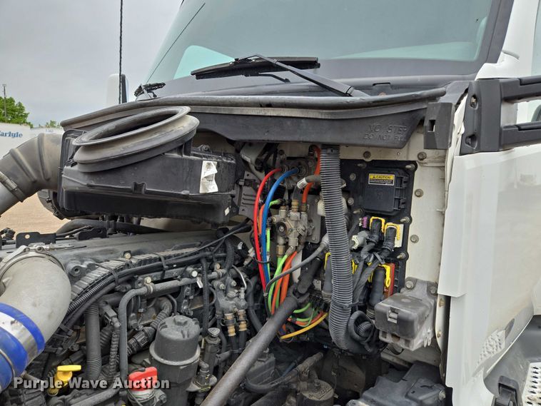 image for item EM7344 2017 Kenworth T680 semi truck