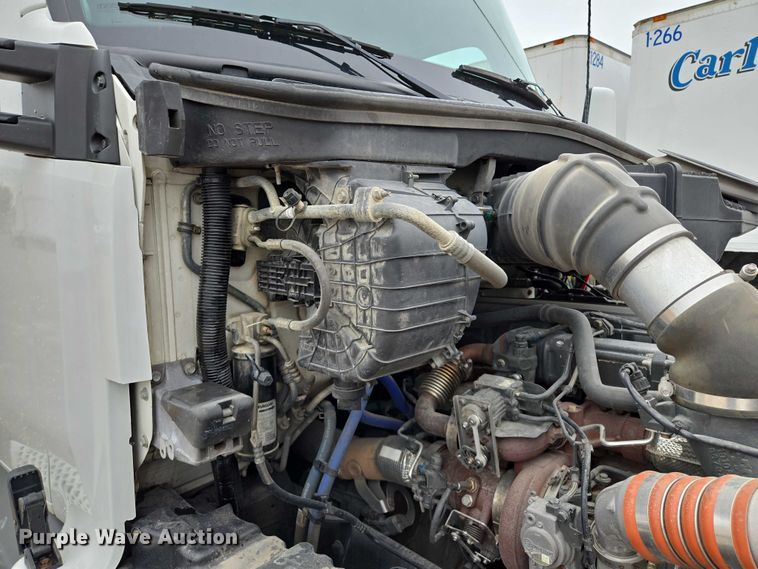 image for item EM7344 2017 Kenworth T680 semi truck