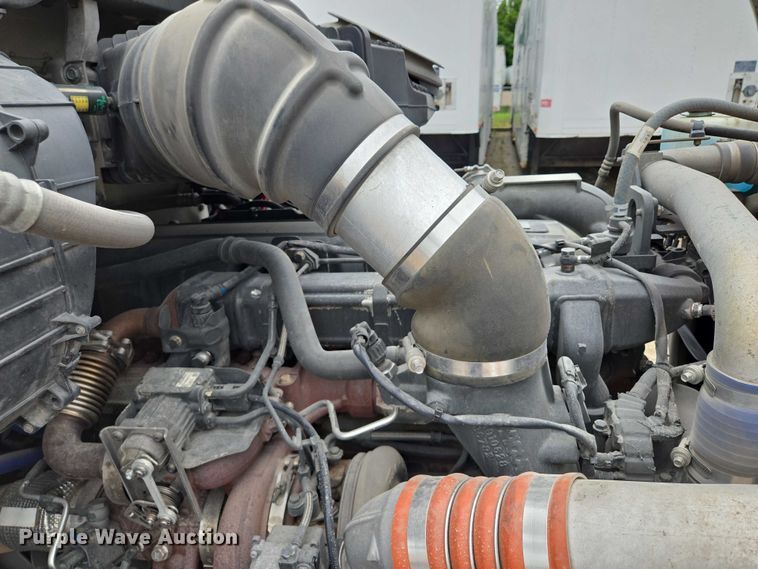 image for item EM7344 2017 Kenworth T680 semi truck