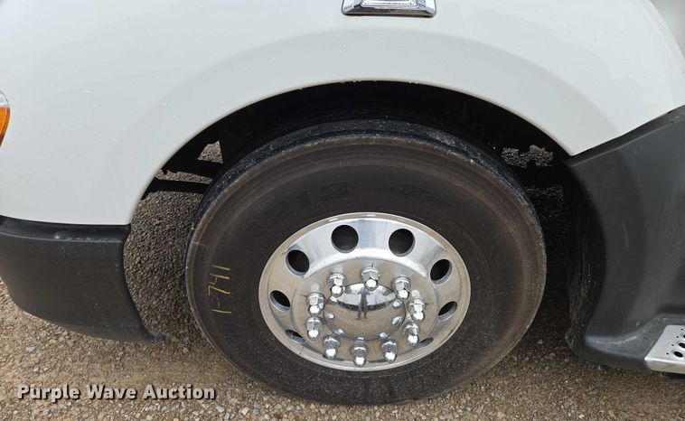 image for item EM7344 2017 Kenworth T680 semi truck