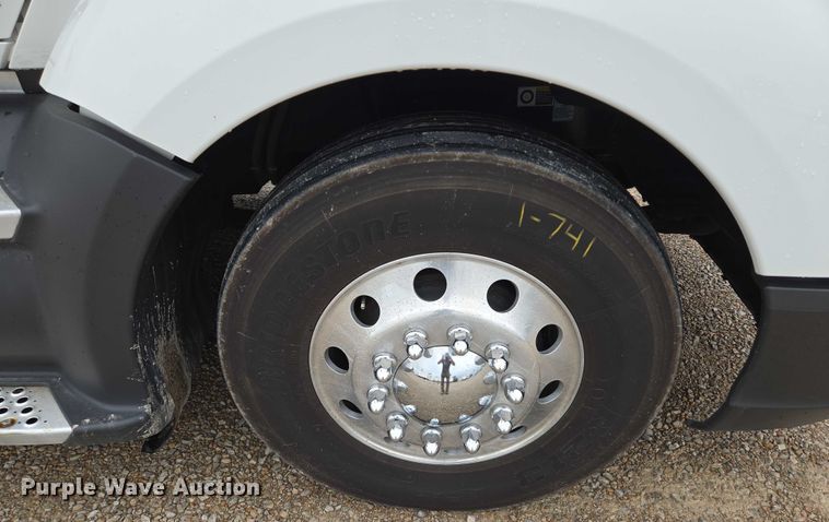 image for item EM7344 2017 Kenworth T680 semi truck