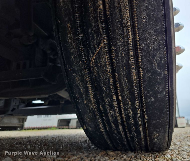 image for item EM7344 2017 Kenworth T680 semi truck