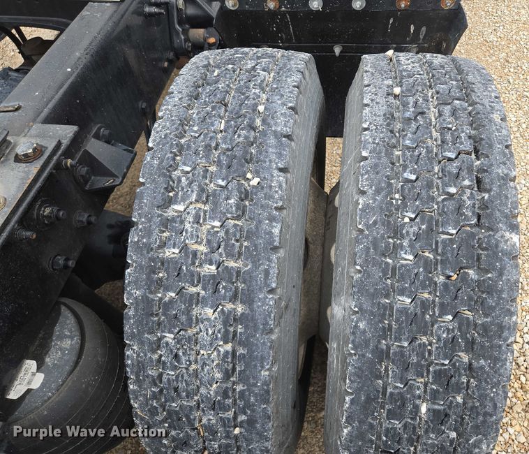 image for item EM7344 2017 Kenworth T680 semi truck