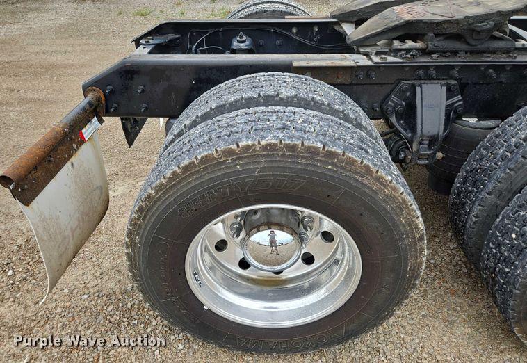 image for item EM7344 2017 Kenworth T680 semi truck