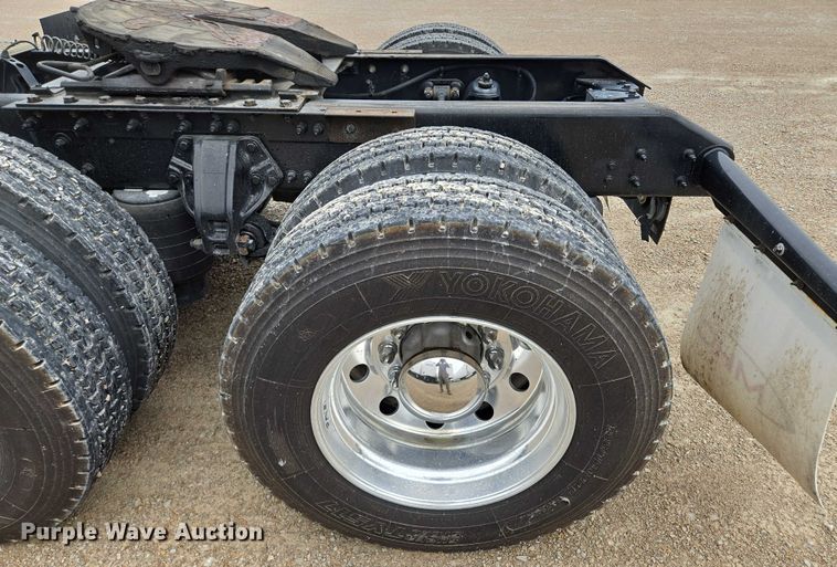 image for item EM7344 2017 Kenworth T680 semi truck