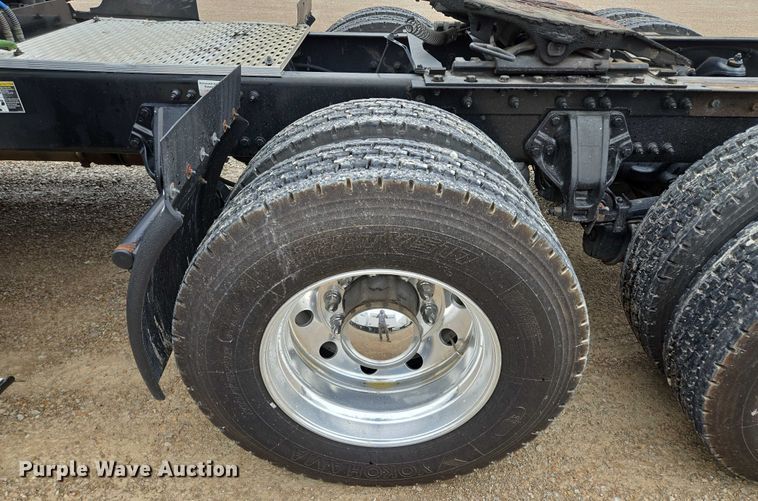 image for item EM7344 2017 Kenworth T680 semi truck