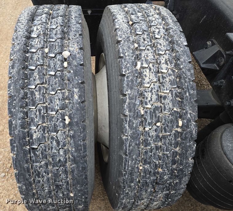 image for item EM7344 2017 Kenworth T680 semi truck