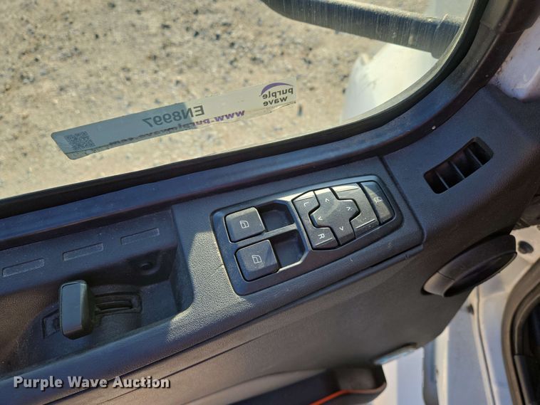 image for item EN8997 2019 Volvo VNL 760 semi truck