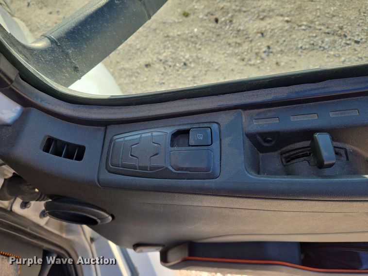 image for item EN8997 2019 Volvo VNL 760 semi truck