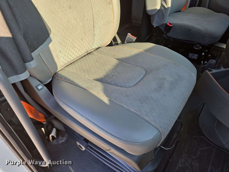 image for item EN8997 2019 Volvo VNL 760 semi truck