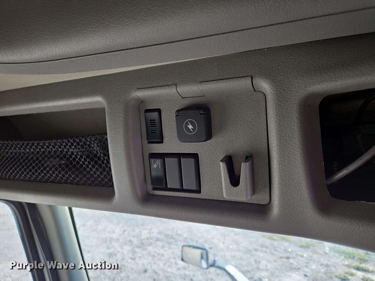 image for item EN8997 2019 Volvo VNL 760 semi truck