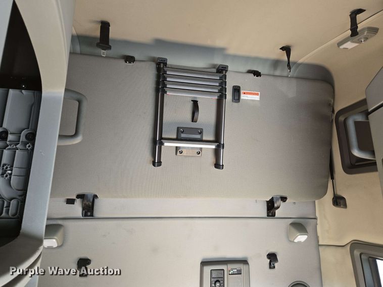 image for item EN8997 2019 Volvo VNL 760 semi truck