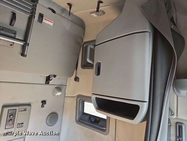 image for item EN8997 2019 Volvo VNL 760 semi truck