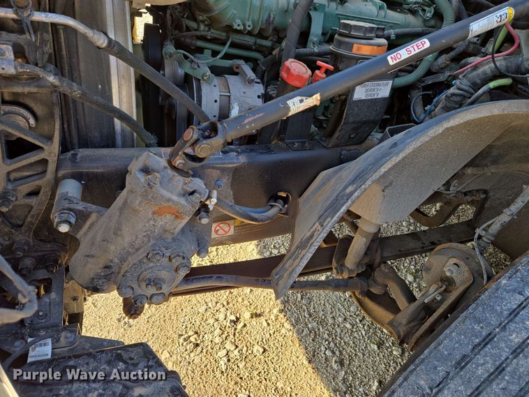 image for item EN8997 2019 Volvo VNL 760 semi truck