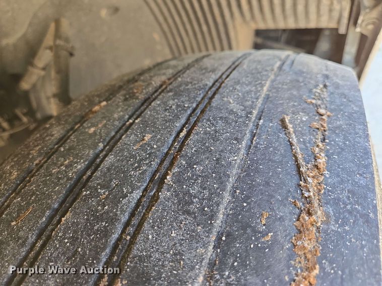 image for item EN8997 2019 Volvo VNL 760 semi truck