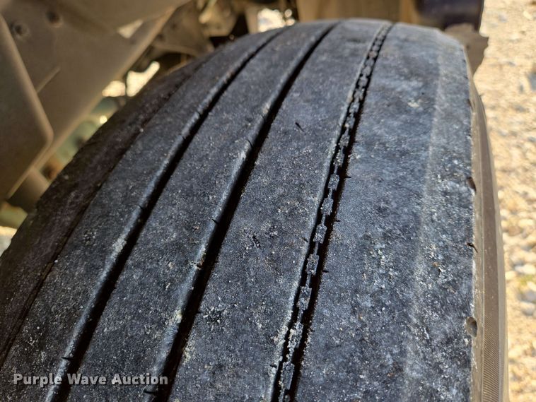 image for item EN8997 2019 Volvo VNL 760 semi truck