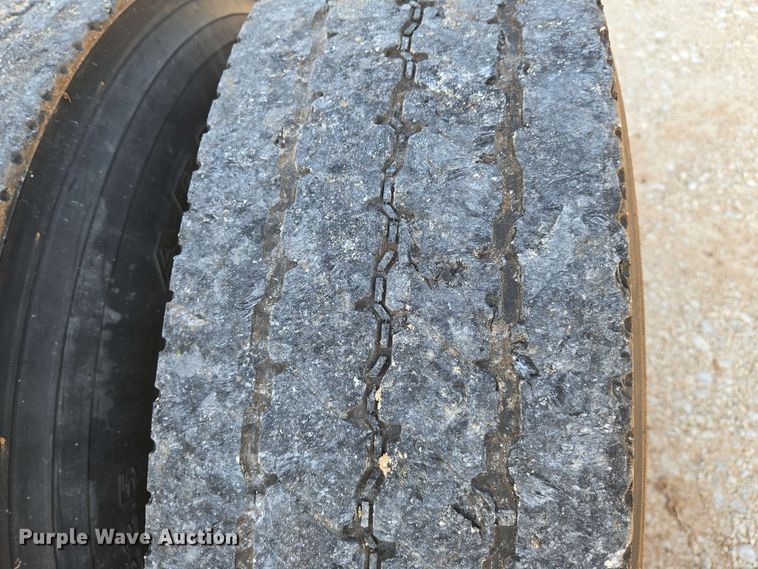 image for item EN8997 2019 Volvo VNL 760 semi truck