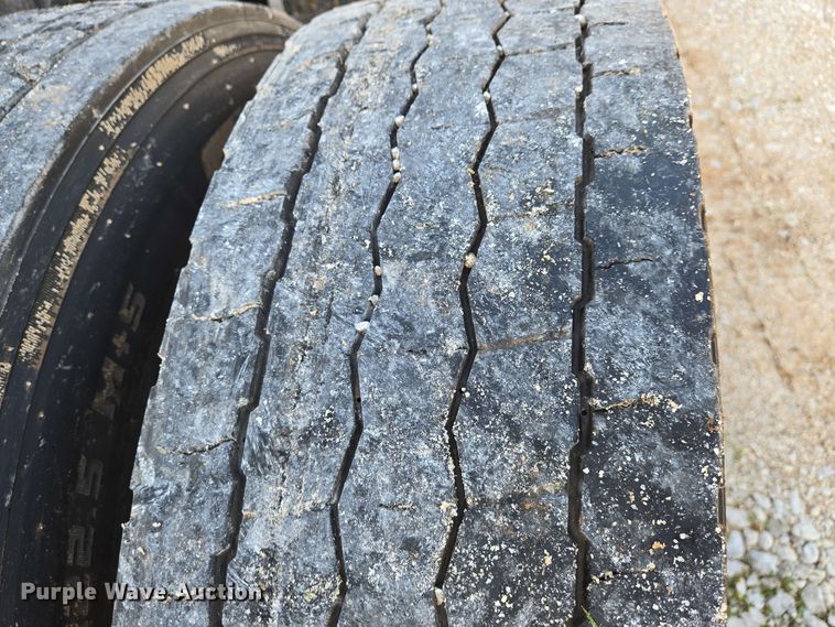 image for item EN8997 2019 Volvo VNL 760 semi truck