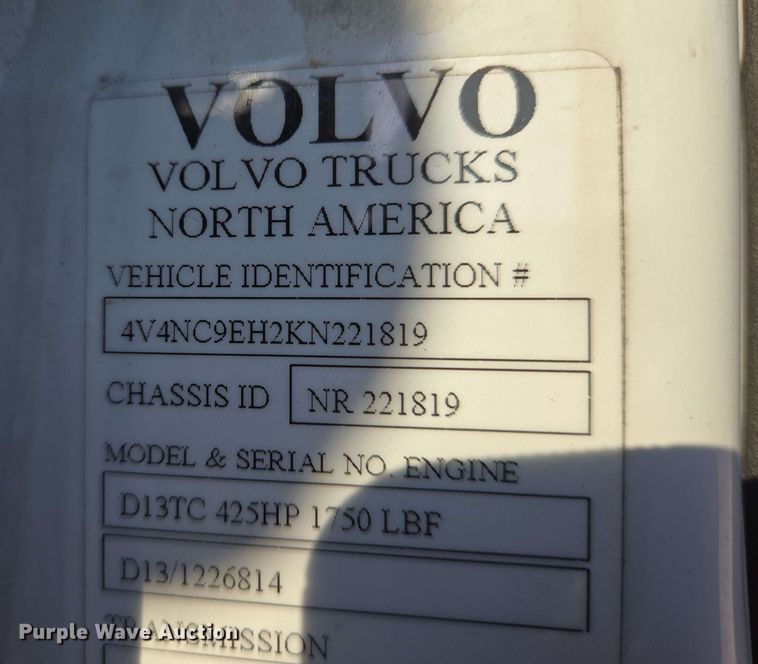 image for item EN8997 2019 Volvo VNL 760 semi truck