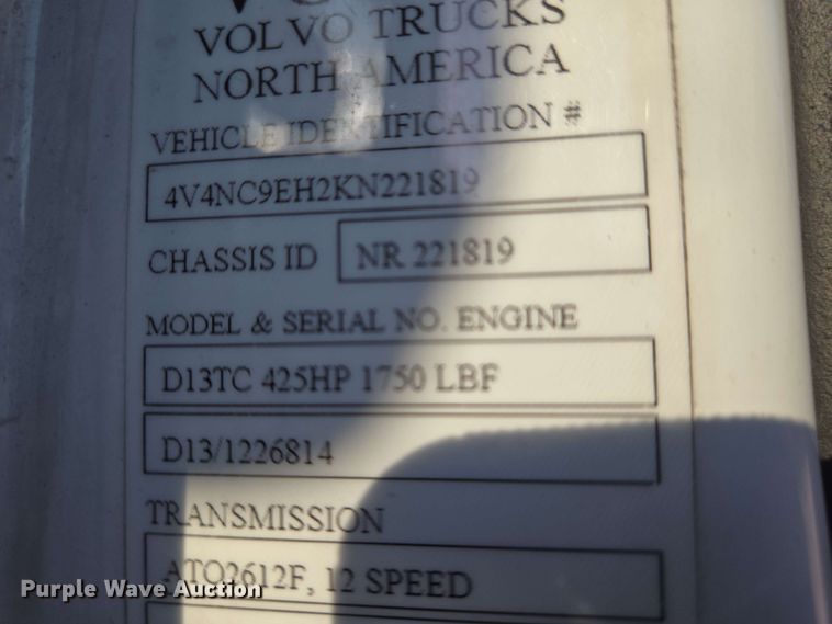 image for item EN8997 2019 Volvo VNL 760 semi truck