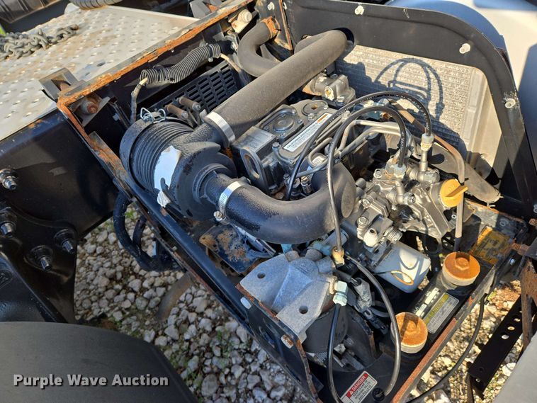 image for item EN8998 2015 Freightliner Cascadia semi truck