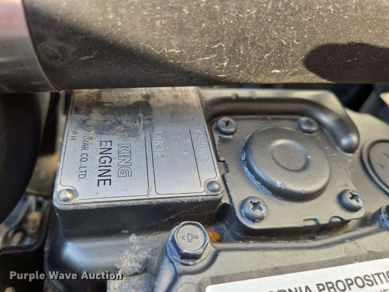 image for item EN8998 2015 Freightliner Cascadia semi truck