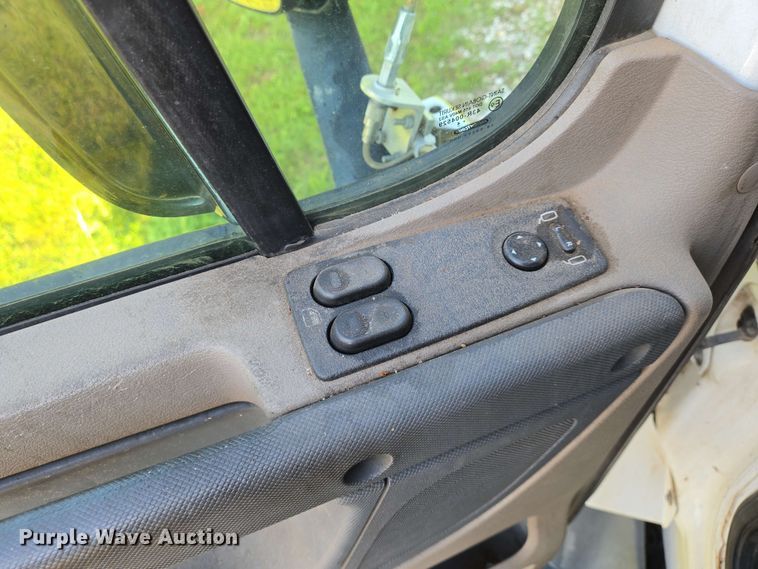 image for item EN8998 2015 Freightliner Cascadia semi truck