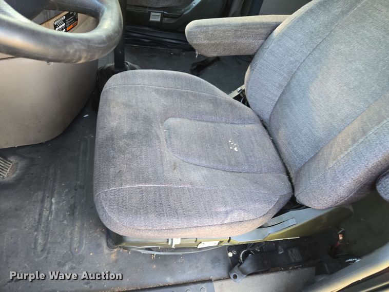 image for item EN8998 2015 Freightliner Cascadia semi truck