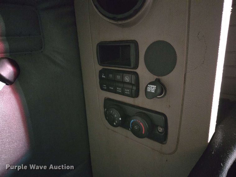 image for item EN8998 2015 Freightliner Cascadia semi truck