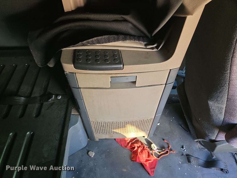 image for item EN8998 2015 Freightliner Cascadia semi truck