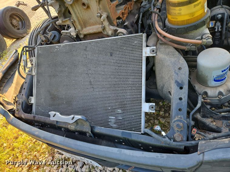 image for item EN8998 2015 Freightliner Cascadia semi truck