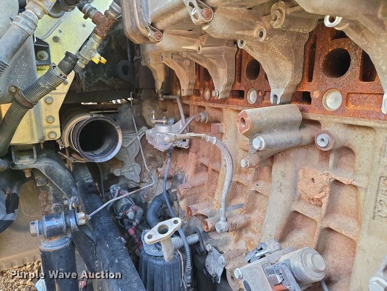 image for item EN8998 2015 Freightliner Cascadia semi truck