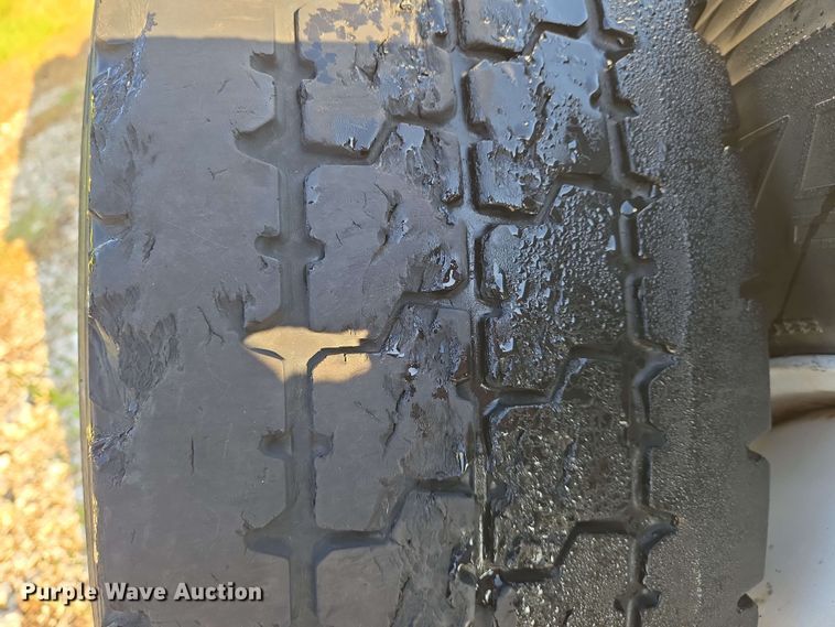 image for item EN8998 2015 Freightliner Cascadia semi truck