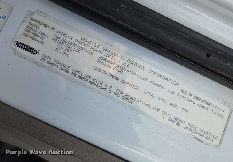 image for item EN8998 2015 Freightliner Cascadia semi truck