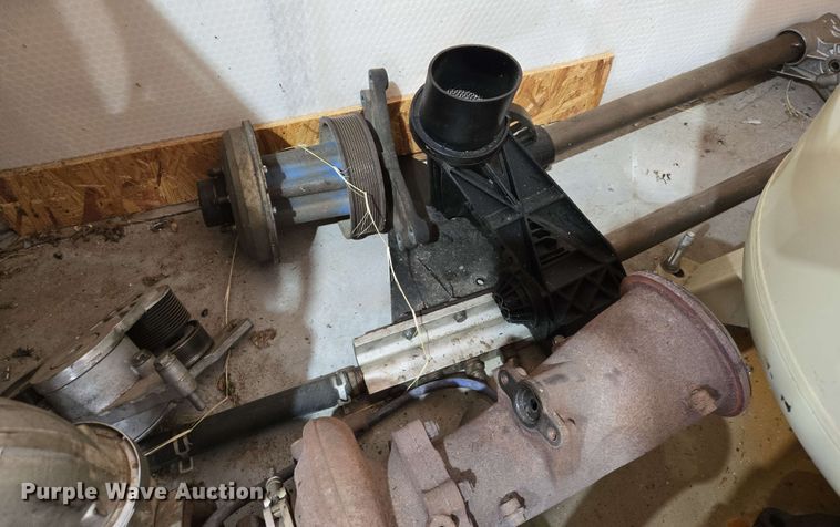 image for item EN8998 2015 Freightliner Cascadia semi truck