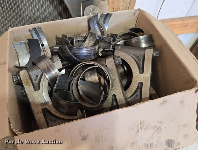 image for item EN8998 2015 Freightliner Cascadia semi truck