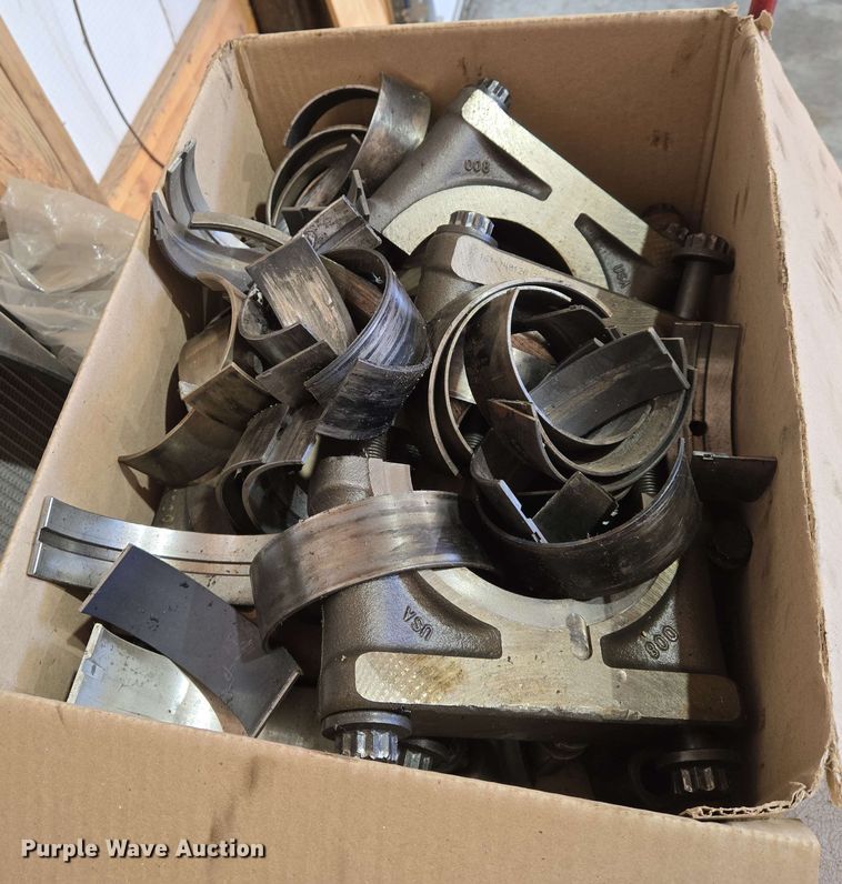 image for item EN8998 2015 Freightliner Cascadia semi truck