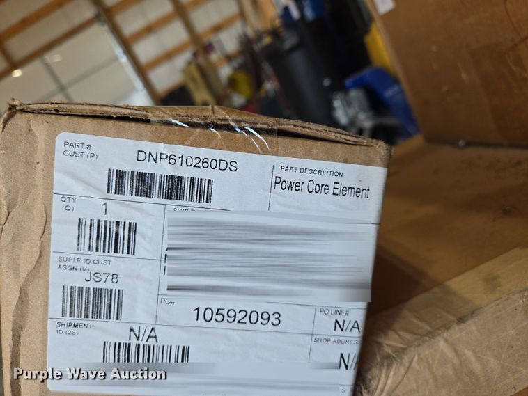 image for item EN8998 2015 Freightliner Cascadia semi truck